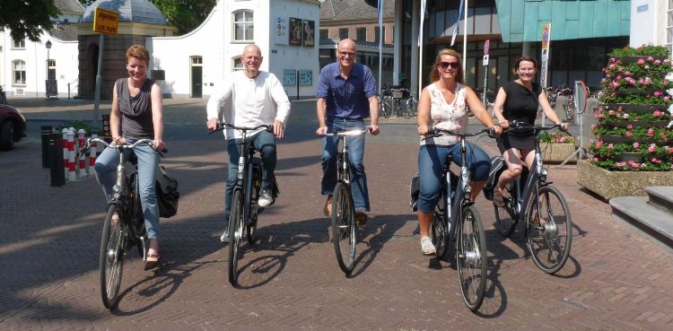 De wijkregisseurs: Monique van 't Erve, Kees Meijer, Han van Geel, Juliet Neefjes en Jasmijn Verlaan ""