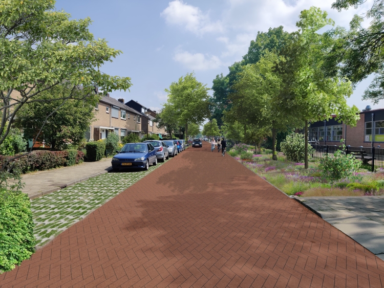 De weg met links parkeren op grastegels en rechts bomen en veel groen totaan het schoolgebouw