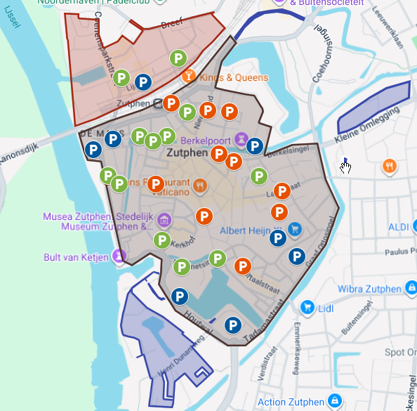 Kaart van de binnenstad en Noorderhaven met daarop de parkeerzones en -plaatsen aangegeven.